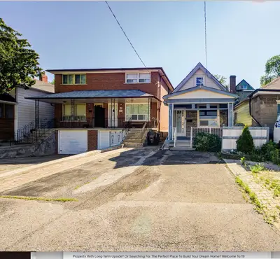 19 Robinson Avenue, Toronto, On M1l 3s8