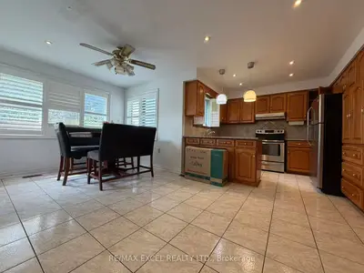 56 Leafield Drive Upper, Toronto, On M1w 2t2