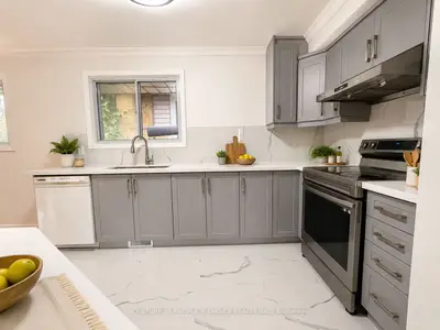 5 Mid Pines Road, Toronto, On M1g 2l5