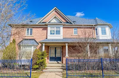 2 Oglevie Drive, Whitby, On L1r 2y4
