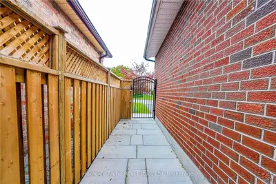 12 Camor Court Bsmnt, Toronto, On M1c 4v5
