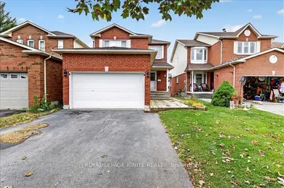 8 Vail Meadows Crescent Upper, Clarington, On L1c 4t1