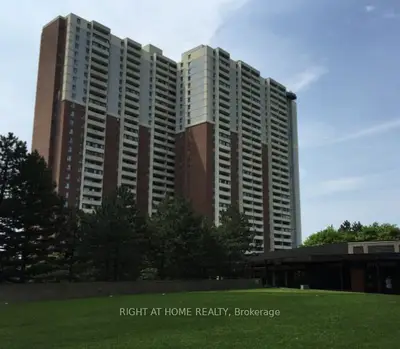 5 Massey Square 1508, Toronto, On M4c 5l6