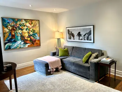 18 Pape Avenue Upper, Toronto, On M4m 2v6