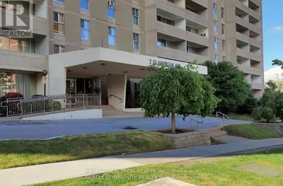 2 Glamorgan Avenue 715, Toronto, On M1p 2m8