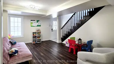 11 Pottle Lane, Ajax, On L1s 7s4