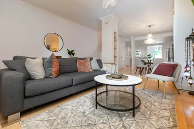 48 Bloomfield Avenue, Toronto, On M4l 2g3