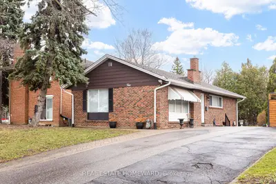 4 Moorecroft Crescent, Toronto, On M1k 3v1