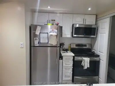88 Corporate Drive 1502, Toronto, On M1h 3g6