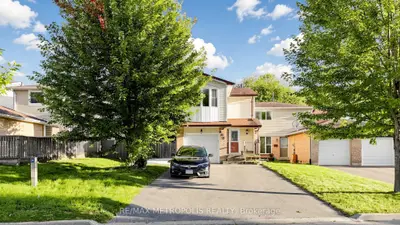 892 Gentry Crescent, Oshawa, On L1k 1l8