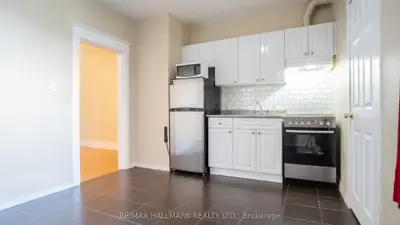 560 Jones Avenue 3, Toronto, On M4j 3h1