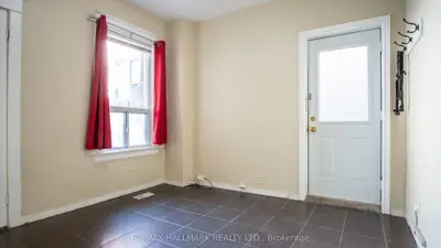 560 Jones Avenue 3, Toronto, On M4j 3h1