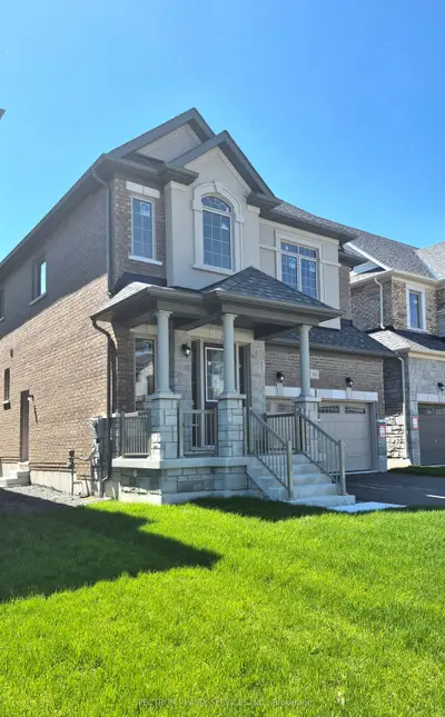 14 Rogerson Street, Clarington, On L1b 0w4