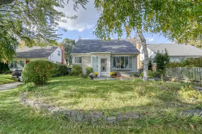 10 Lindal Avenue, Toronto, On M1l 2w9