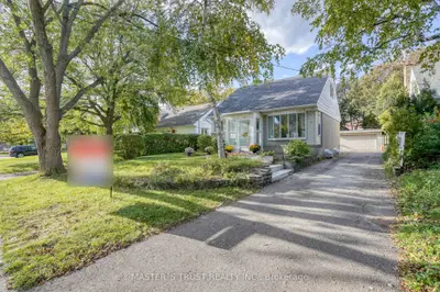 10 Lindal Avenue, Toronto, On M1l 2w9