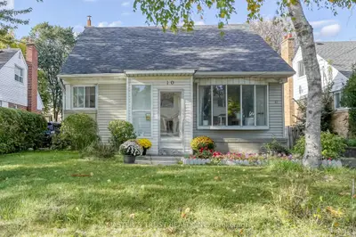 10 Lindal Avenue, Toronto, On M1l 2w9