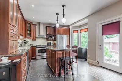 131 Gillard Avenue Upper, Toronto, On M4j 4n7