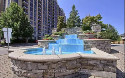 18 Mondeo Drive 441, Toronto, On M1p 5c8