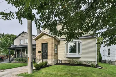 29 Topham Road, Toronto, On M4b 3k3