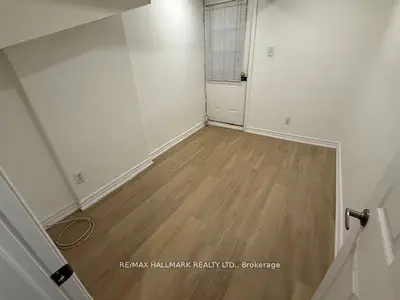 57 Hiawatha Road Lower, Toronto, On M4l 2x7