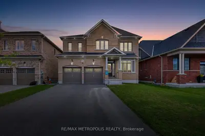15 Douglas Kemp Crescent, Clarington, On L1c 7e3