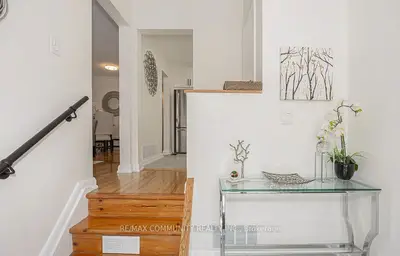 44 Falaise Road (main Fl), Toronto, On M1e 3b8