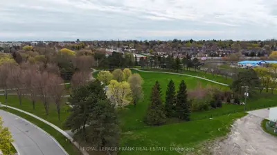 0-3 Bradley Drive, Whitby, On L1n 4j3