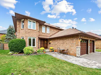 30 Invermarge Drive, Toronto, On M1c 3m4