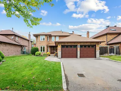 30 Invermarge Drive, Toronto, On M1c 3m4