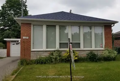 128 LORD ROBERTS Drive, Toronto E08, ON M1K 3W8