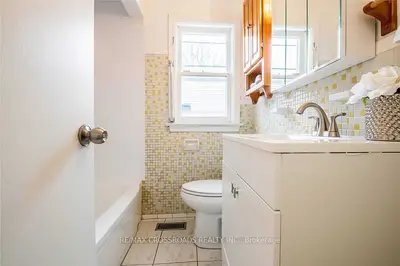 6 Larkhall Avenue, Toronto, On M1j 1v1