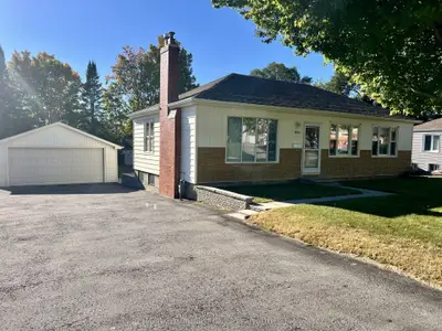 1984 Glendale Drive, Pickering, On L1v 1v7