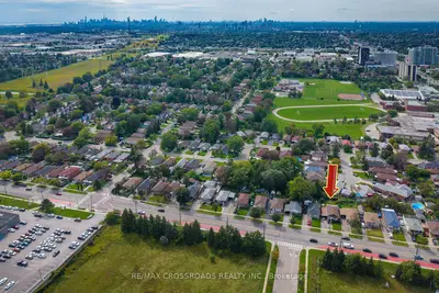 1028 Kennedy Road, Toronto, On M1p 2k6
