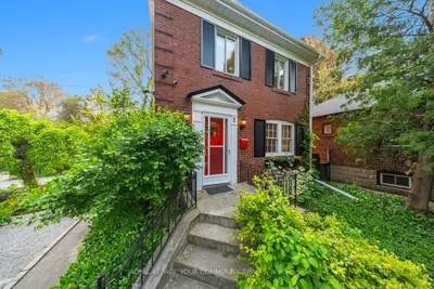 2 Four Oaks Gate, Toronto, On M4j 2x2