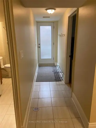 41 Kimbermount Drive Lower, Toronto, On M1t 2y1
