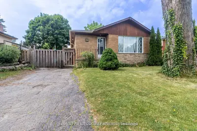 188 Confederation Drive Main, Toronto, On M1g 1b1