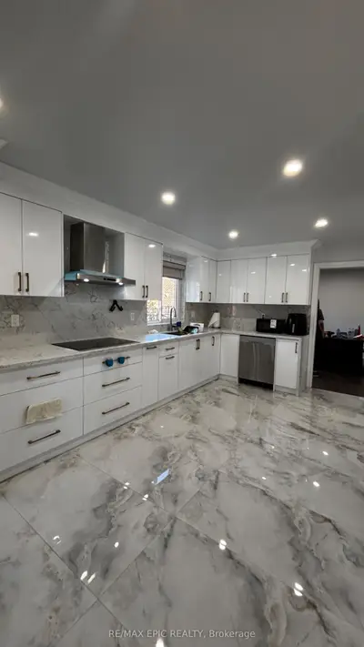 24 Pipers Green Avenue, Toronto, On M1s 3j8