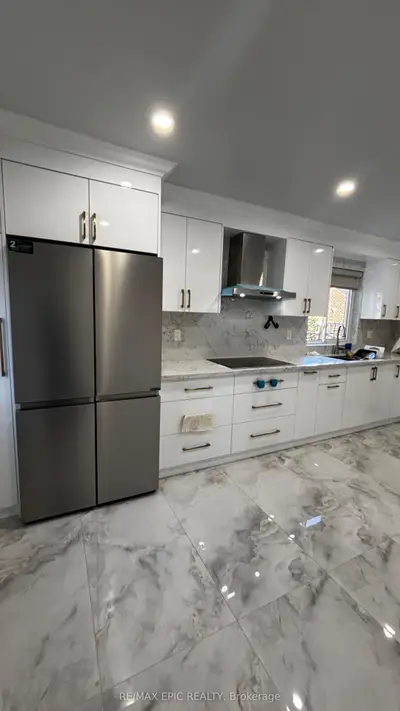 24 Pipers Green Avenue, Toronto, On M1s 3j8