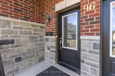 96 Cromwell Avenue 2, Oshawa, On L1j 4t6