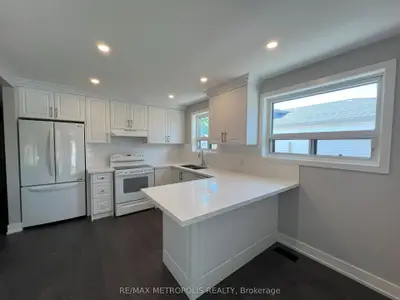 797 Zator Avenue Main, Pickering, On L1w 1x8