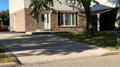 89 Dunsfold Drive, Toronto, On M1b 1t5