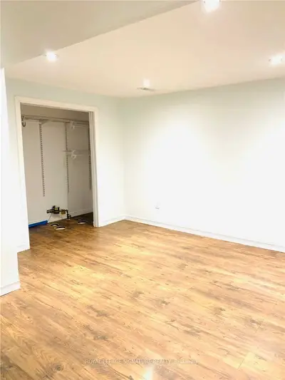 94 Woodfern Drive Lower, Toronto, On M1k 2l5