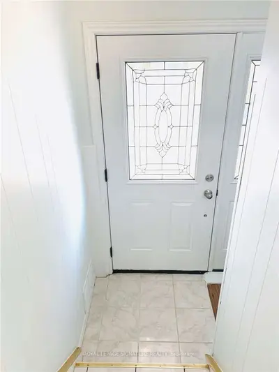 94 Woodfern Drive Lower, Toronto, On M1k 2l5
