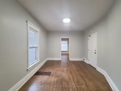 1450 Dundas Street E Main, Toronto, On M4m 1s8