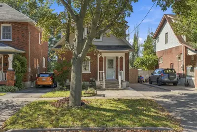 256 Grooms Avenue, Oshawa, On L1g 4a3