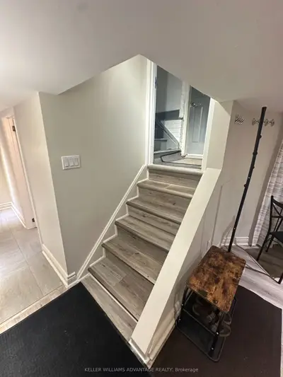 256 Woodbine Avenue lower, Toronto E02, ON M4L 3P2