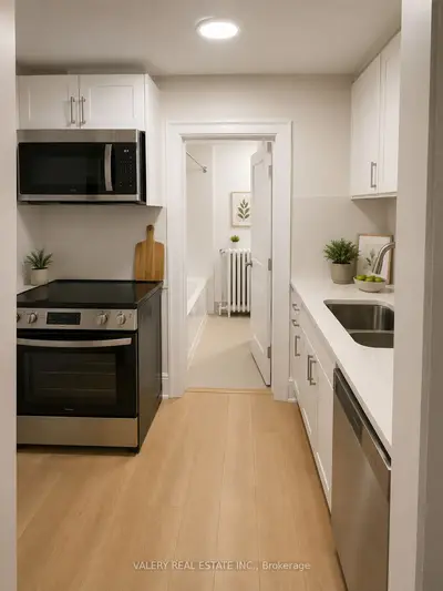 2402 Queen Street E 6, Toronto, On On M1n 1a2