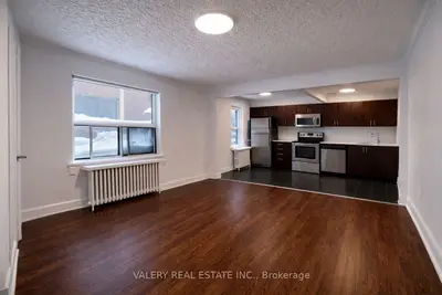 2404 Queen Street E 27, Toronto, On On M1n 1a2