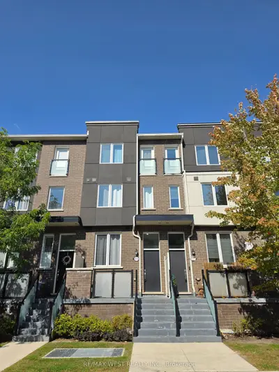 15 Heron Park Place 12, Toronto, On M1e 0b8