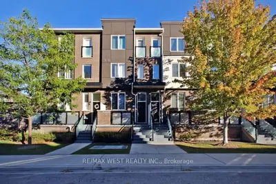 15 Heron Park Place 12, Toronto, On M1e 0b8
